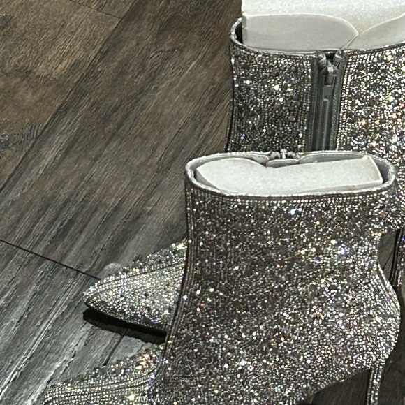 Women’s Rhinestone Shoes Size 7 NWT SOLD OUT - Picture 11 of 16